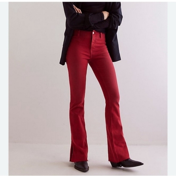 Free People We The Free Level Up Side Slit Red Bootcut Jeans size 25 new - Picture 1 of 3